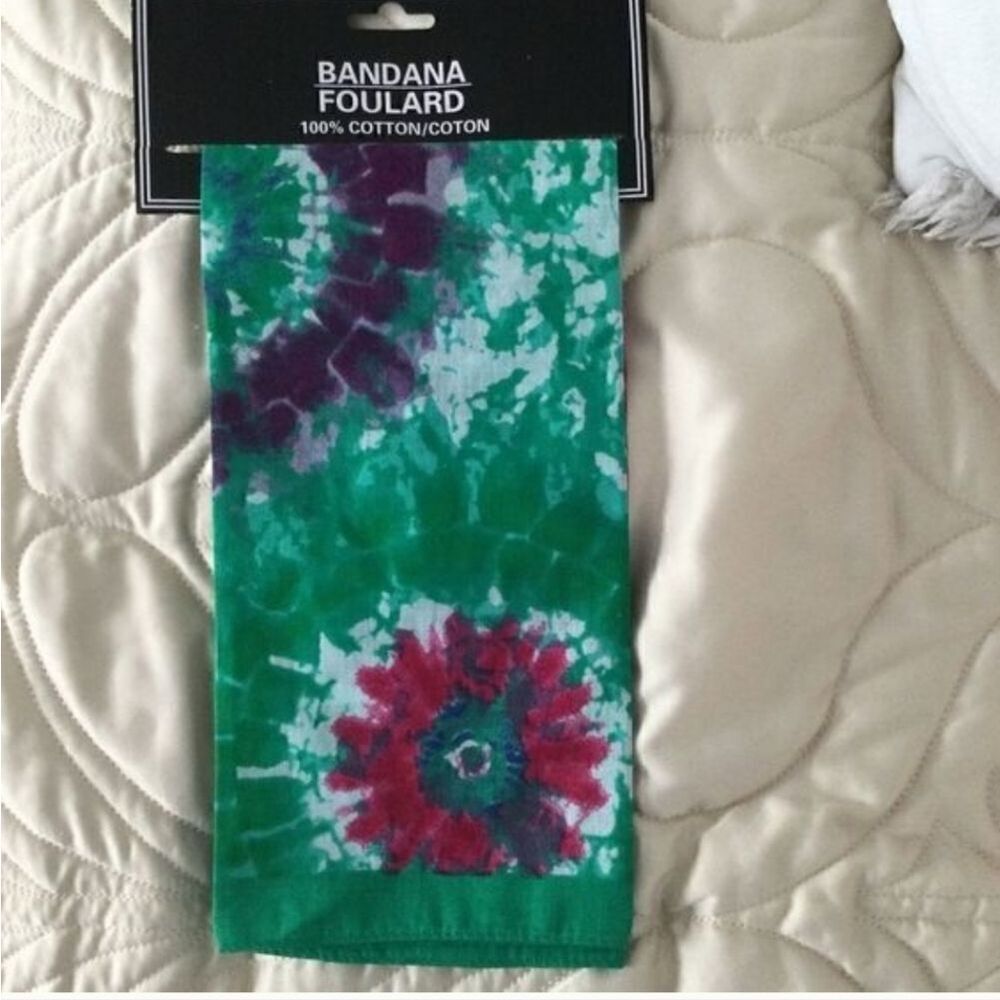 NWT Bandana Tie Dye Green